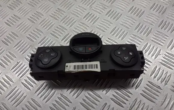 Renault Megane II Interior fan control switch 8200070752