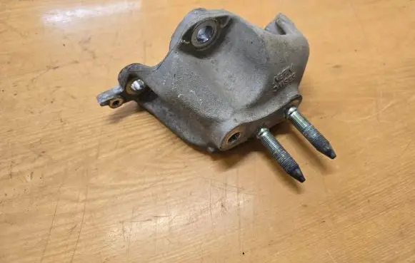 Honda CR-V Gearbox mounting bracket 55SWC