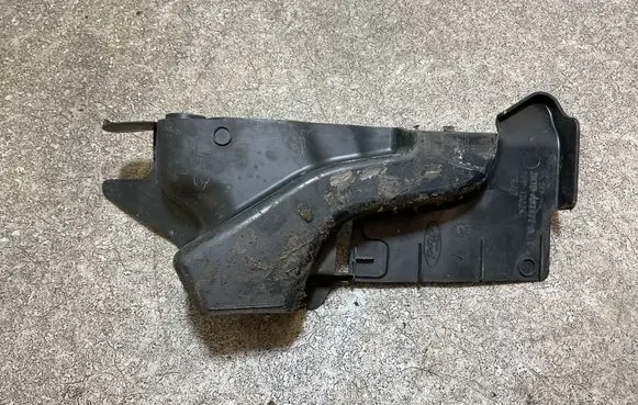 Ford Focus Fender mounting bracket JX7BA02477A D2L4F