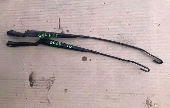 Volkswagen Golf IV Front wiper blade arm 1J1955409A 1J1955410A