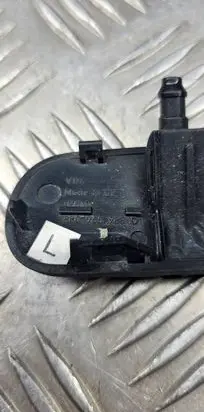Windshield washer spray nozzle