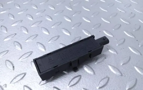 Cadillac ATS Keyless system antenna 13580789