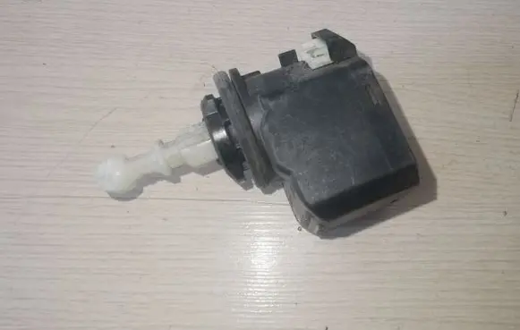 Headlight level adjustment motor