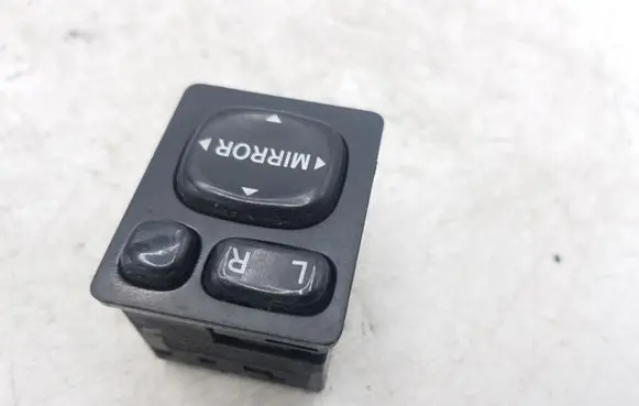 Toyota Avensis Verso Wing mirror switch 769747A