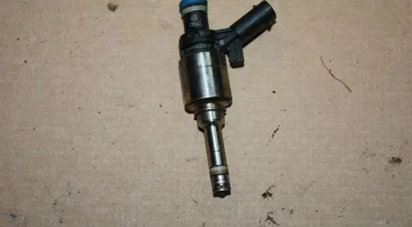 Audi A3 S3 8P Fuel injector 06H906036b