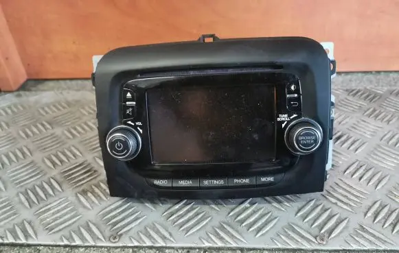 Fiat 500L Radio/CD/DVD/GPS head unit 07355944690