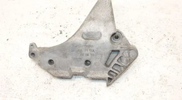 Engine mounting bracket