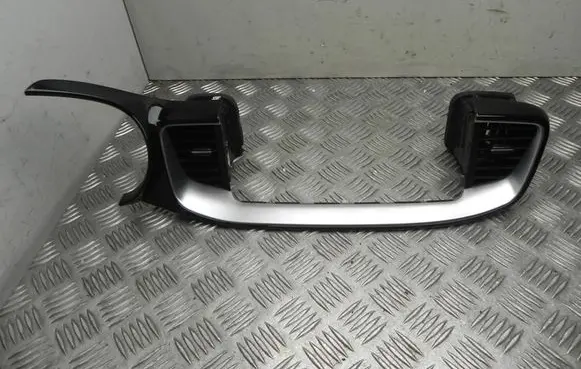 KIA Pro Cee'd III Dash center air vent grill 84740J7AA0