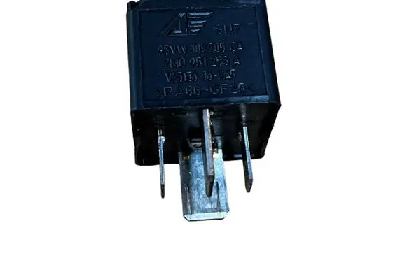 Skoda Octavia Mk1 (1U) Other relay 7M0951253A V23136J6X45 95VW10K705CA