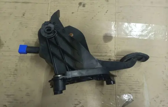 Renault Laguna II Clutch pedal 8200002856