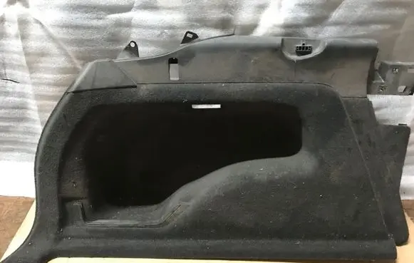 Volkswagen Touareg II Trunk/boot lower side trim panel 7P6867037