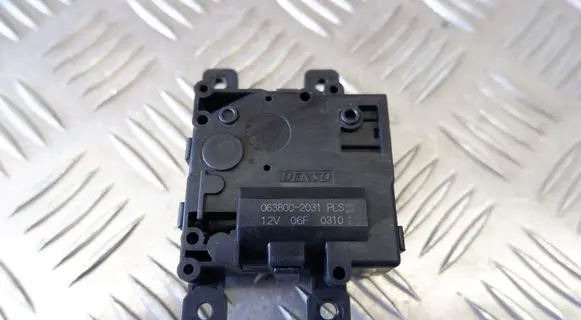 Toyota RAV 4 (XA50) A/C air flow flap actuator/motor 0638002031