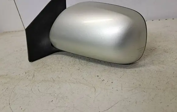 Toyota Avensis T250 Front door electric wing mirror 