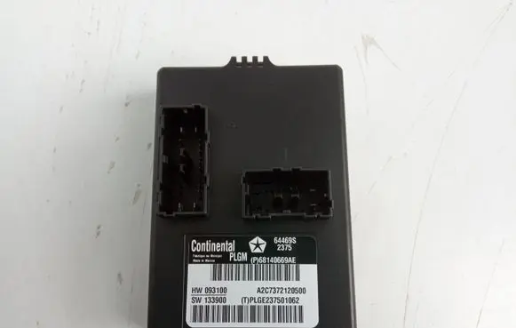 Jeep Grand Cherokee Tailgate/trunk control unit/module 68140669AE