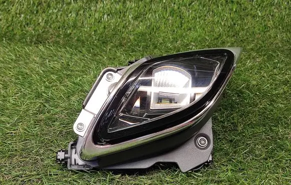Mercedes-Benz E W212 Headlight part 18302001
