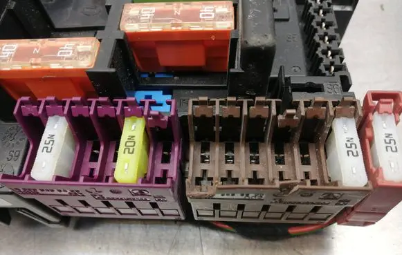 Mercedes-Benz C W205 Fuse box set A2059068501 529881F08 163857852