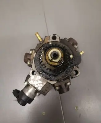 Nissan Qashqai Fuel injection high pressure pump H8200690744