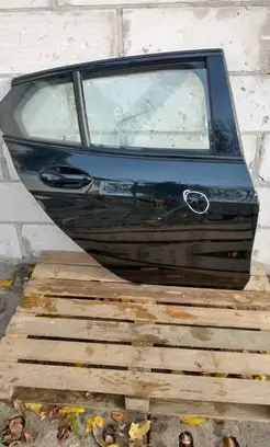 BMW 1 F40 Rear door