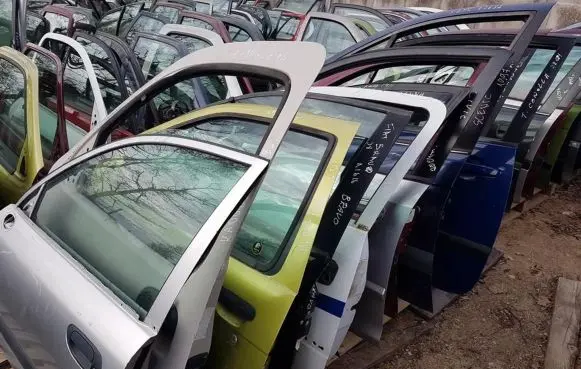 Mitsubishi Carisma Front door