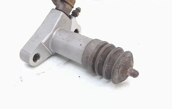 Suzuki Grand Vitara I Clutch master cylinder