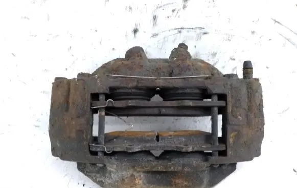 Toyota Hilux (AN10, AN20, AN30) Front brake caliper