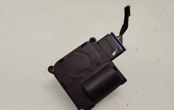 Audi A8 S8 D3 4E Air flap motor/actuator 0132801369