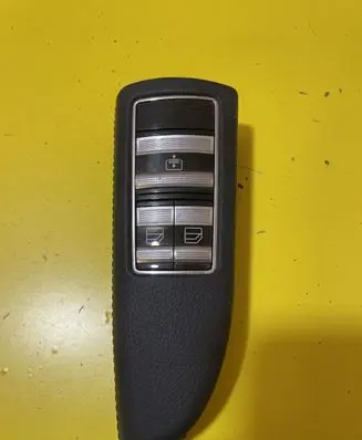 Mercedes-Benz S W221 Electric window control switch W221GALINIOLANGOMIGTUKAI