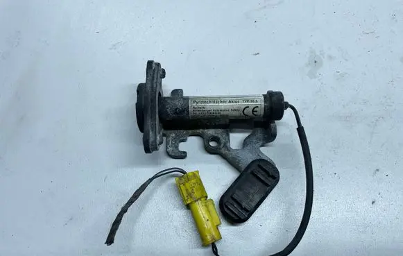 BMW X5 F15 Bonnet Pedestrian Airbag Actuator AR732602003