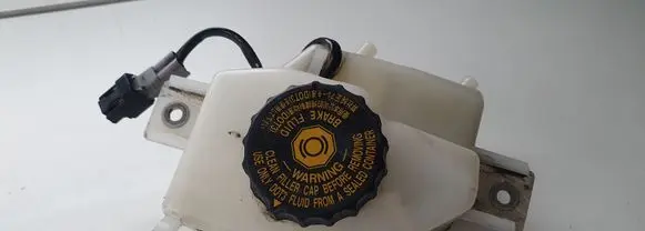 Toyota Auris E180 Brake fluid reservoir 