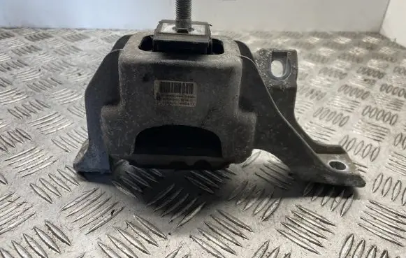 Mini One - Cooper Coupe R56 Engine mount bracket 6779805
