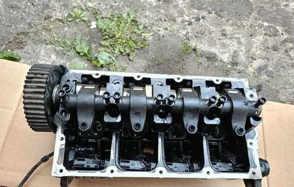 Volkswagen PASSAT B6 Engine head 038103373R