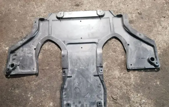 Mercedes-Benz SL R231 Engine splash shield/under tray A2315241530