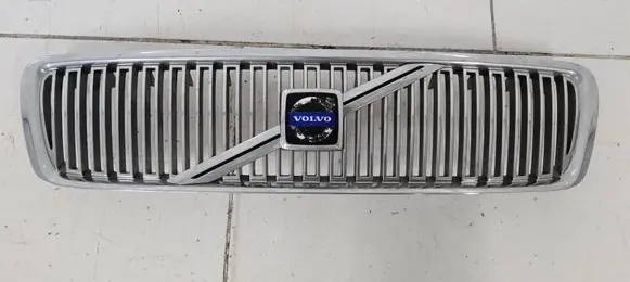 Volvo V70 Front bumper upper radiator grill 9190385