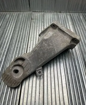 BMW 5 E60 E61 Engine mounting bracket 6763218 59280110