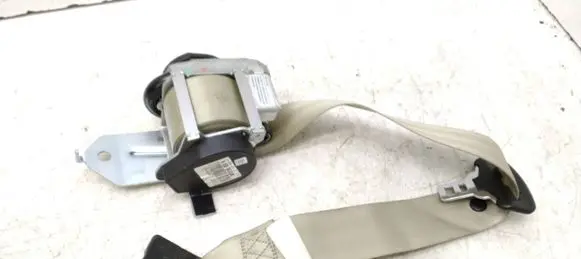 Rear seatbelt