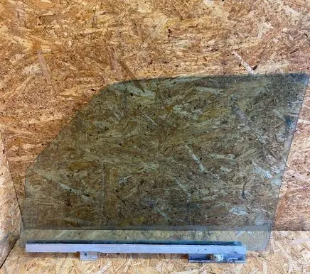 Mercedes-Benz S W126 Front door window glass four-door