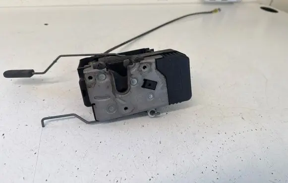 Renault Trafic II (X83) Front door lock 8200008249 91166236