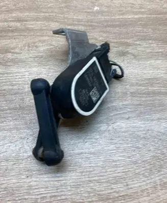 Headlight/headlamp level sensor