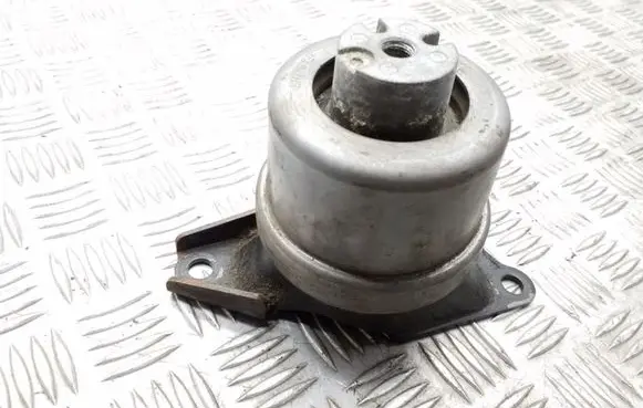 Volkswagen Transporter - Caravelle T5 Engine mount bracket 7H0199256H