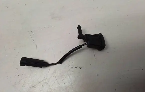 Windshield washer spray nozzle