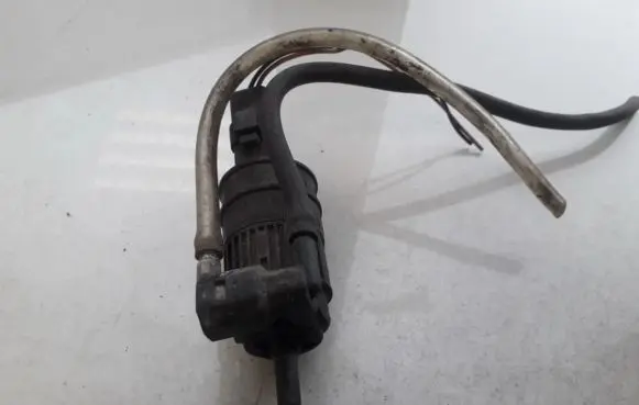 Renault Espace III Windscreen/windshield washer pump 7700430702
