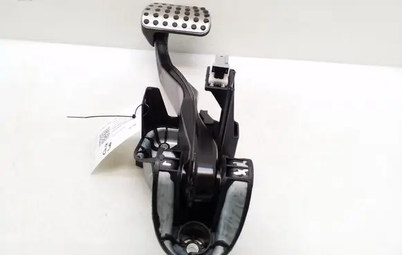 Mercedes-Benz CLS C218 X218 Brake pedal A2042902101