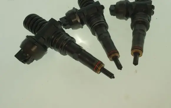 Volkswagen Golf IV Fuel injector 038130073AJ 0414720037