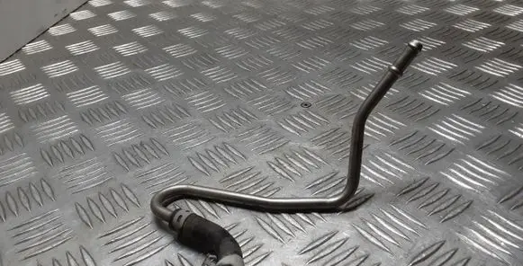 Volkswagen PASSAT B8 Engine coolant pipe/hose
