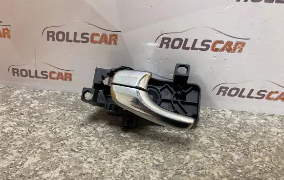 Rear door interior handle