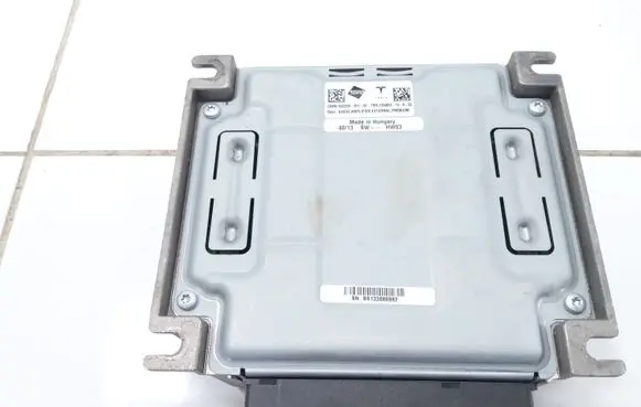 Tesla Model S Sound amplifier 100483310A03
