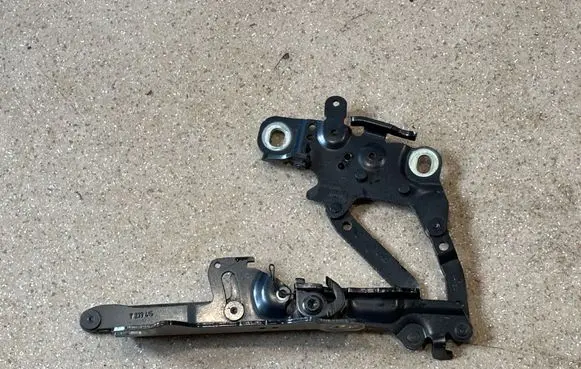 BMW 2 F22 F23 Engine bonnet/hood hinges 7239415