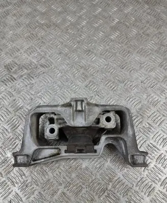 Mercedes-Benz CLA C117 X117 W117 Engine mount bracket A2462402617