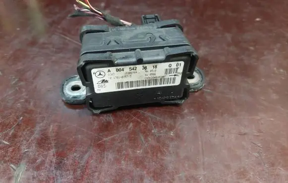 Mercedes-Benz R W251 ESP acceleration yaw rate sensor A0045423818 FD06M04 10170103573