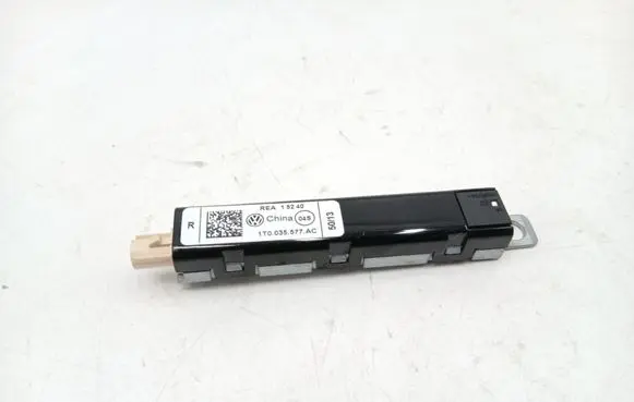 Volkswagen Touran II Aerial antenna amplifier 1T0035577AC